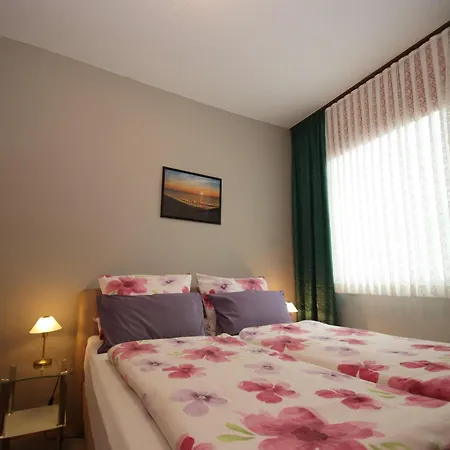 Reihenhaus In Strackholt Mit Beheiztem Pool *